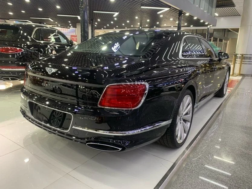 宾利飞驰 26款 4.0T V8 标准 · 宝石黑