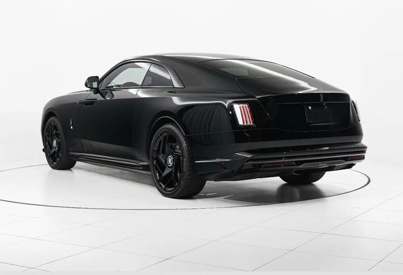 劳斯莱斯 闪灵 Spectre 25款 Black Badge(紫色线条 黑/黑) 后 45°