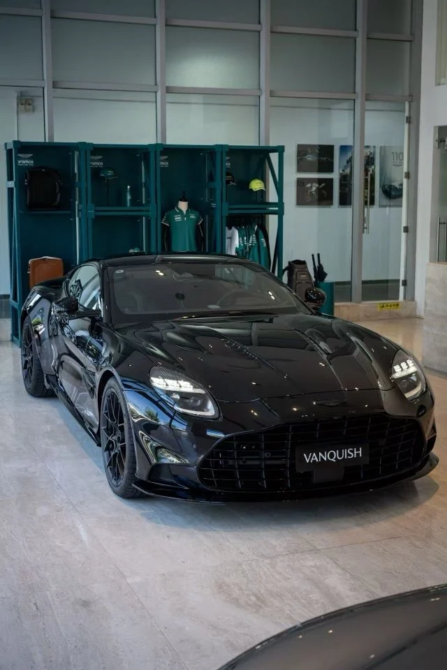 阿斯顿·马丁 Vanquish 27款 Coupe（黑武士）